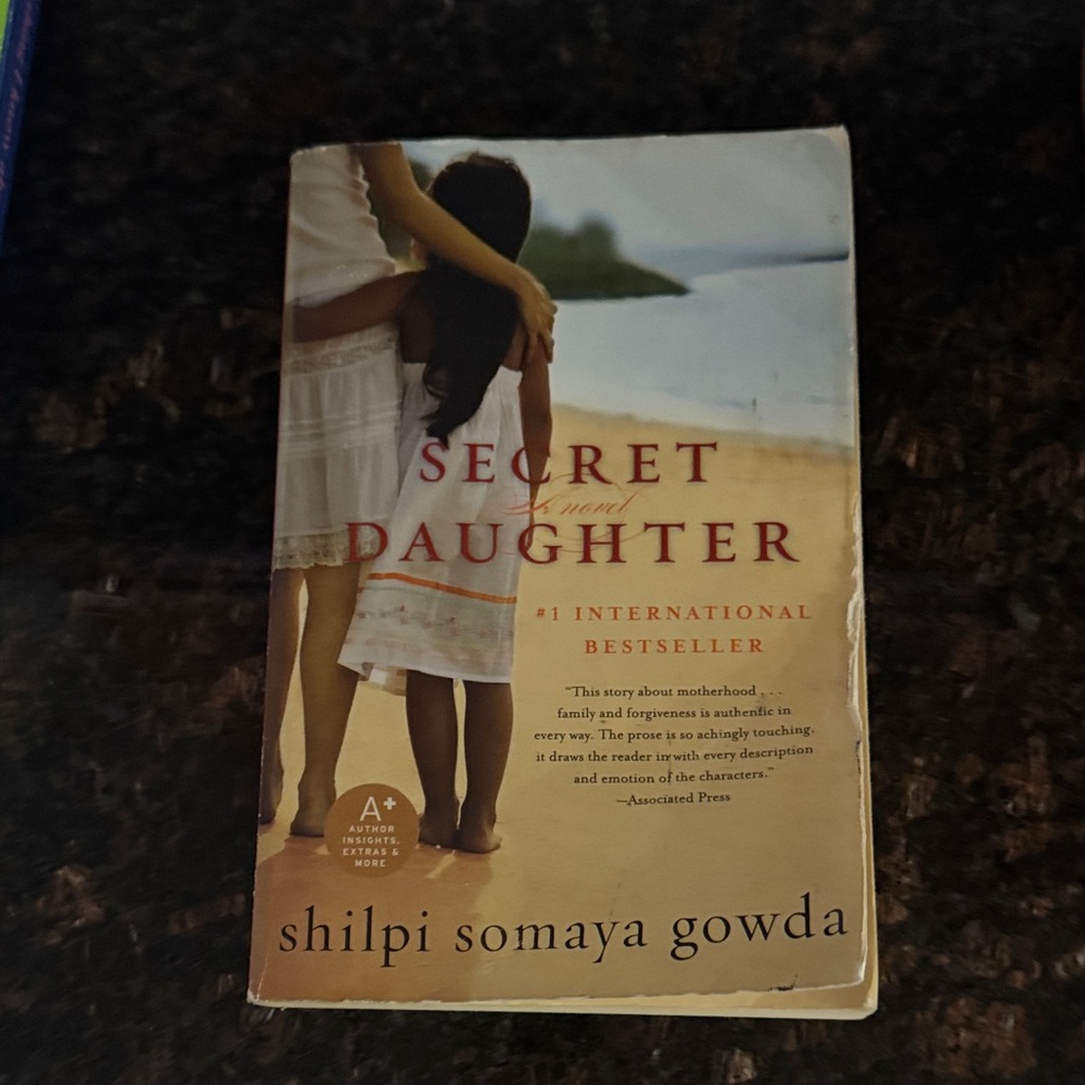 Secret Daughter Book by Shilpi Somaya Gowda